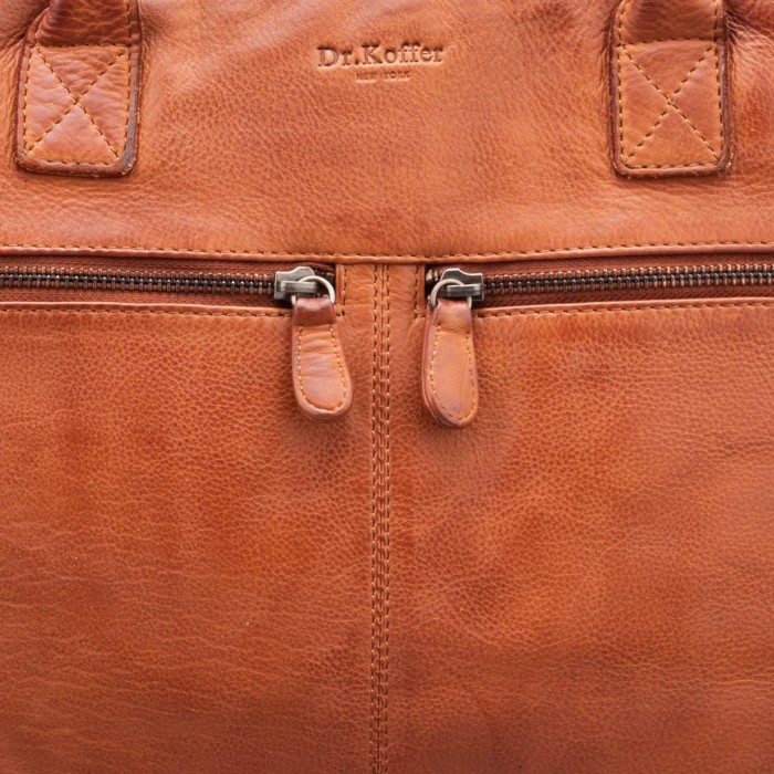 Товар коричневого цвета с внутренней стороны