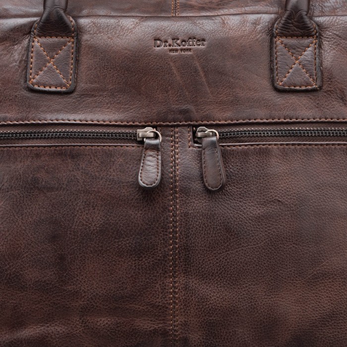 Товар коричневого цвета с внутренней стороны