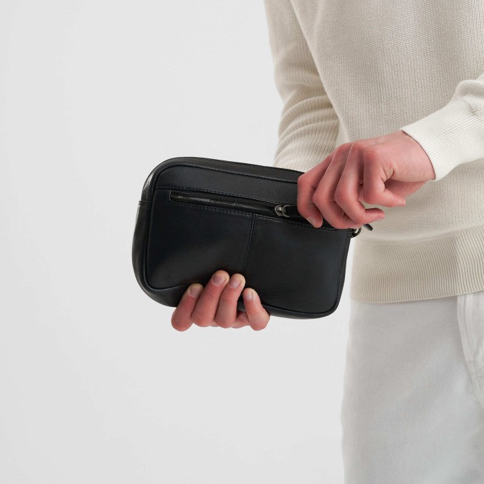 Товар черного цвета с внутренней стороны