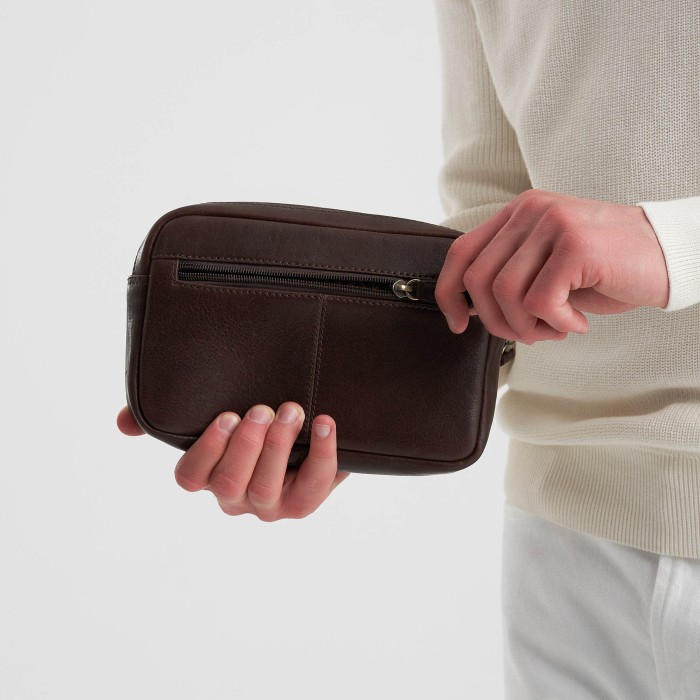 Товар коричневого цвета с внутренней стороны