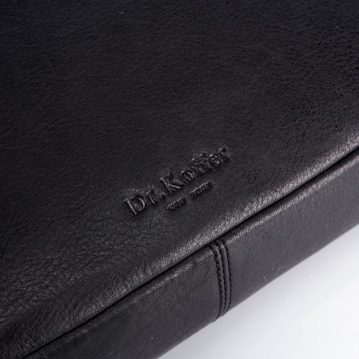 Товар черного цвета с внутренней стороны