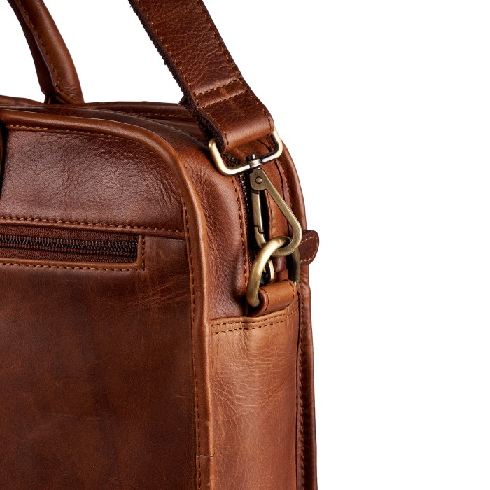 Товар коричневого цвета с внутренней стороны