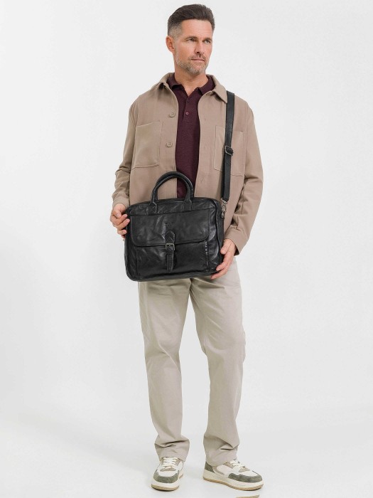 Товар черного цвета с внутренней стороны