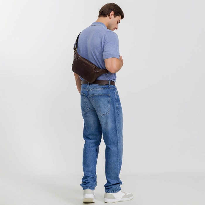 m402859-245-09 сумка поясная из кожи спереди