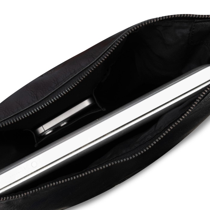 Товар черного цвета с внутренней стороны