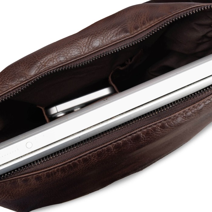 Товар коричневого цвета с внутренней стороны