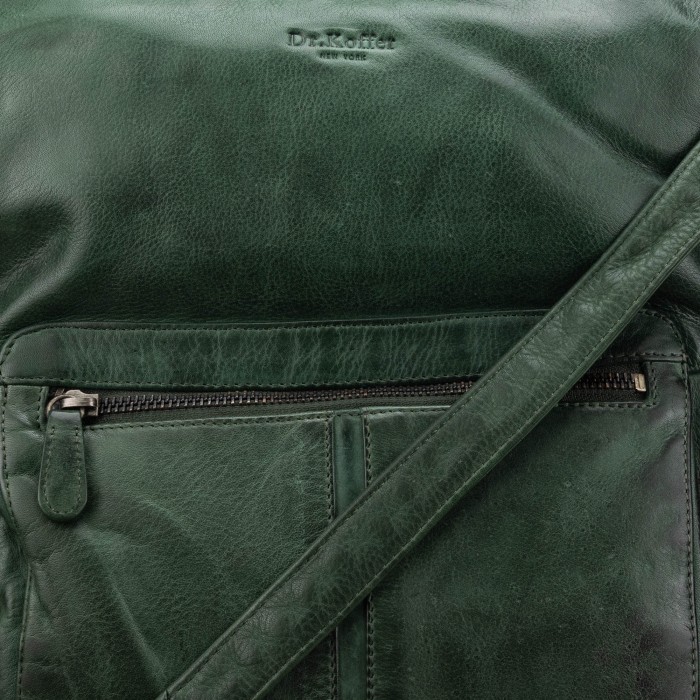 Товар зеленого цвета с внутренней стороны