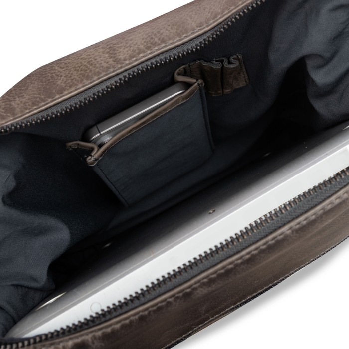 Товар серого цвета с внутренней стороны