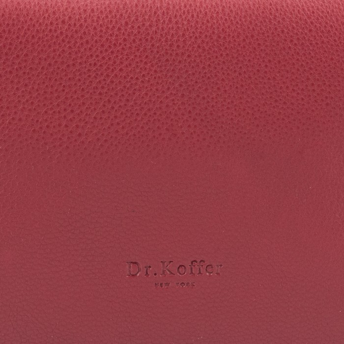 Товар красного цвета с внутренней стороны