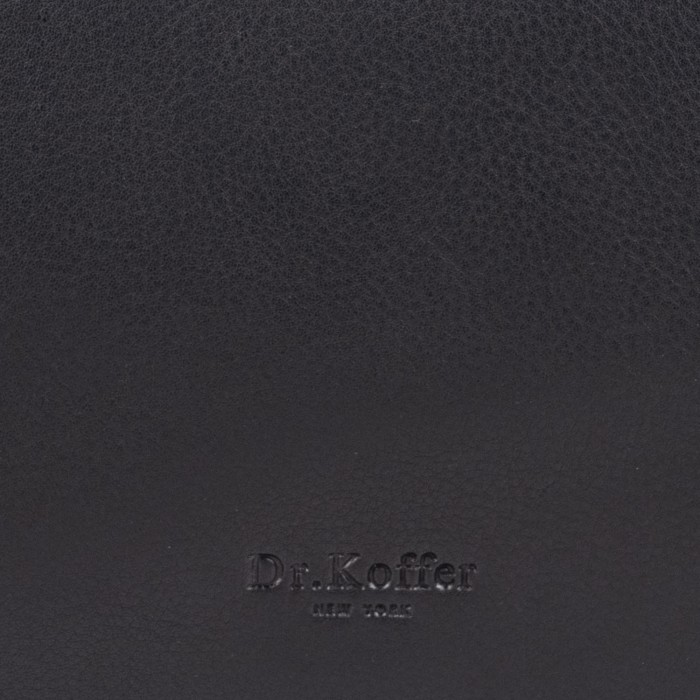 Товар черного цвета с внутренней стороны