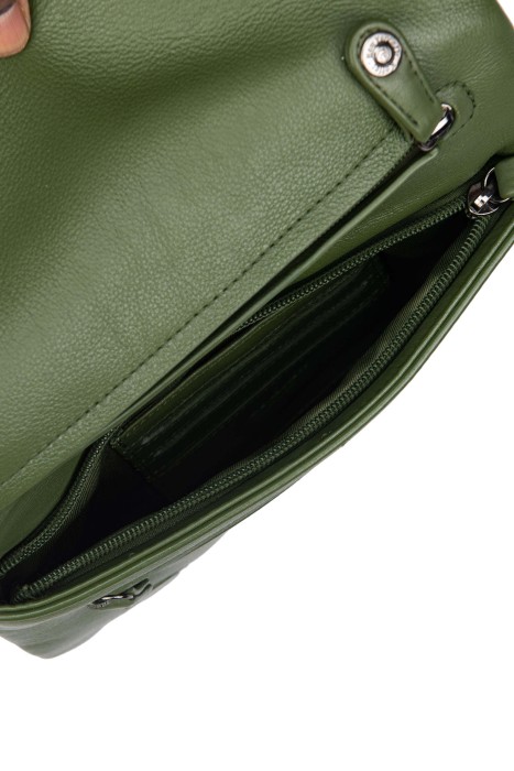 Товар зеленого цвета с внутренней стороны