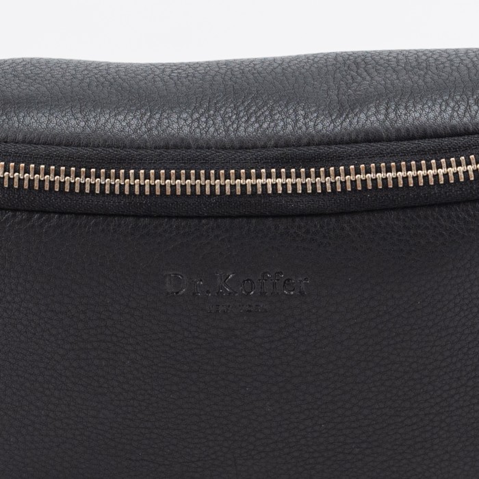 Товар черного цвета с внутренней стороны