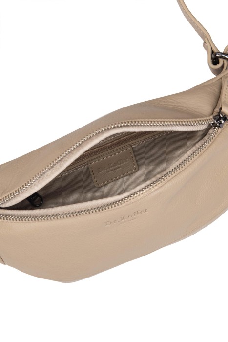 Товар бежевого цвета с внутренней стороны