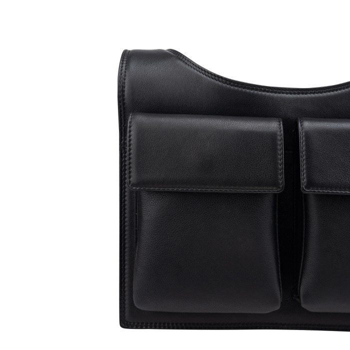 Товар черного цвета с внутренней стороны