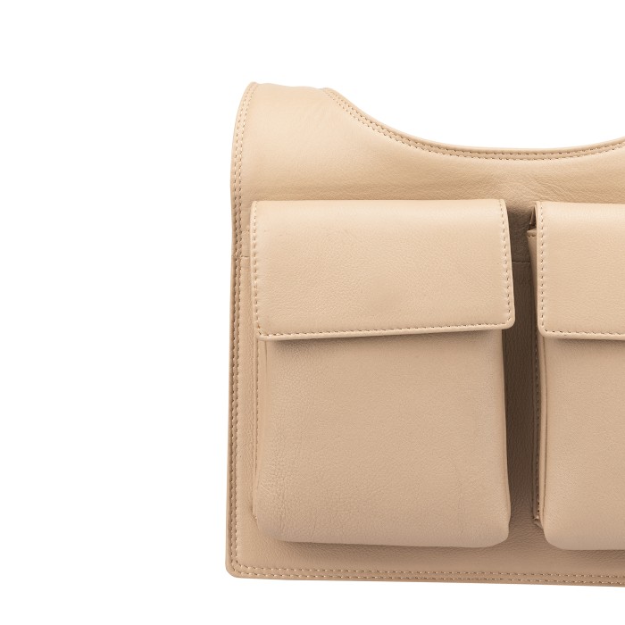 Товар бежевого цвета с внутренней стороны