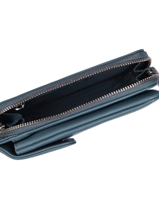 Товар голубого цвета с внутренней стороны