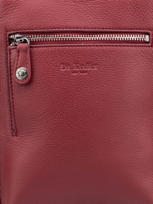 Товар красного цвета с внутренней стороны