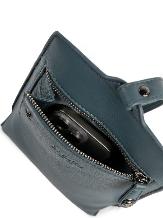 Товар голубого цвета с внутренней стороны