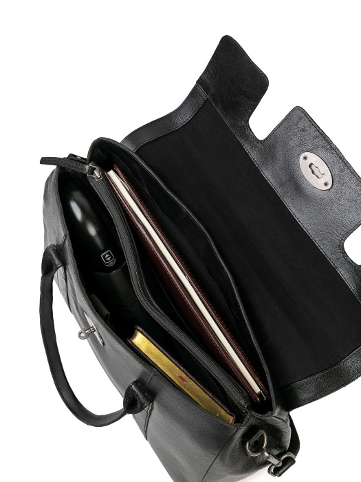 Товар черного цвета с внутренней стороны