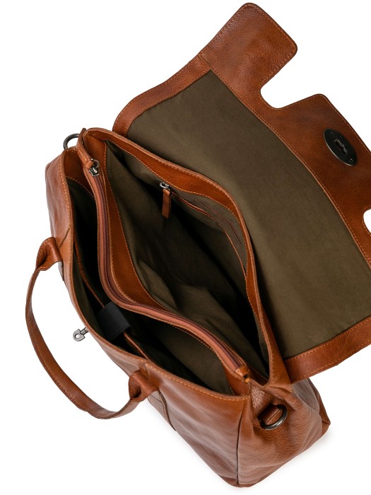 Товар коричневого цвета с внутренней стороны