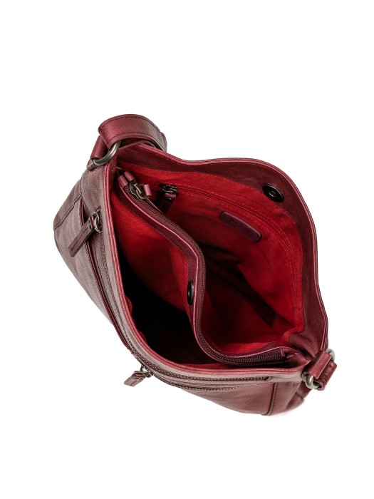 Товар бордового цвета с внутренней стороны