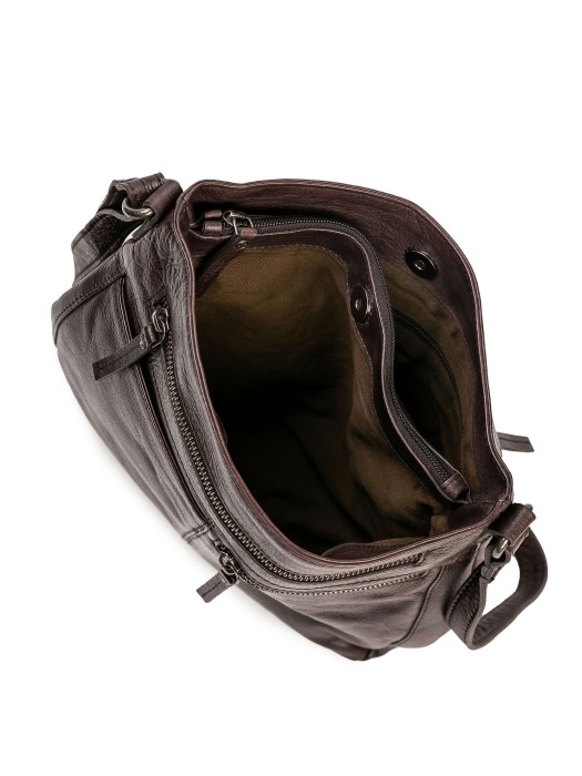 Товар коричневого цвета с внутренней стороны