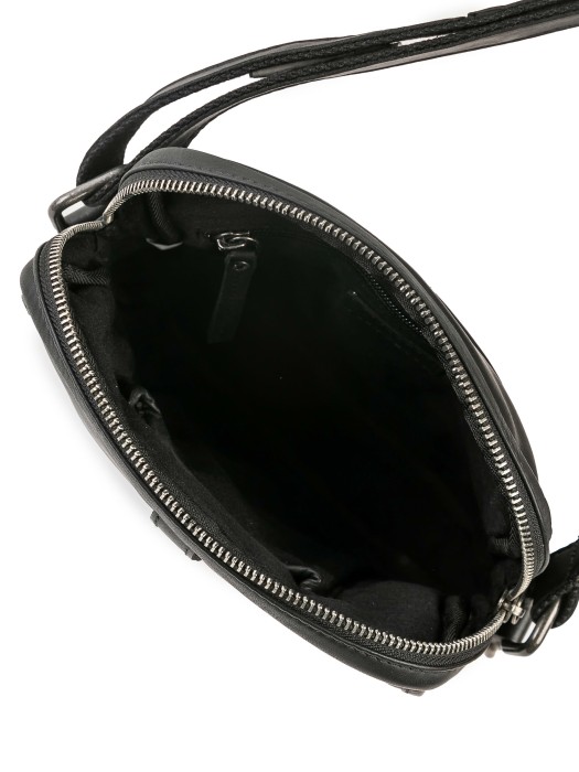 Товар черного цвета с внутренней стороны