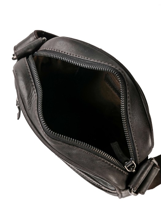 Товар коричневого цвета с внутренней стороны