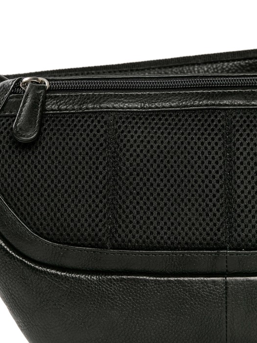 Товар черного цвета с внутренней стороны