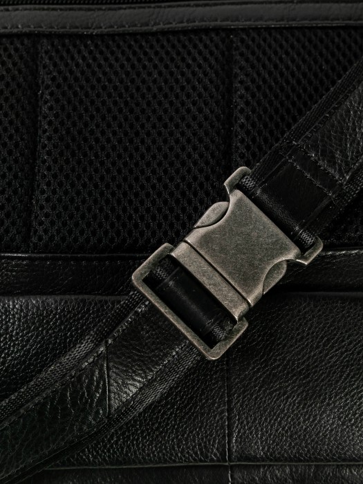 m402936-244-04 сумка поясная из кожи спереди