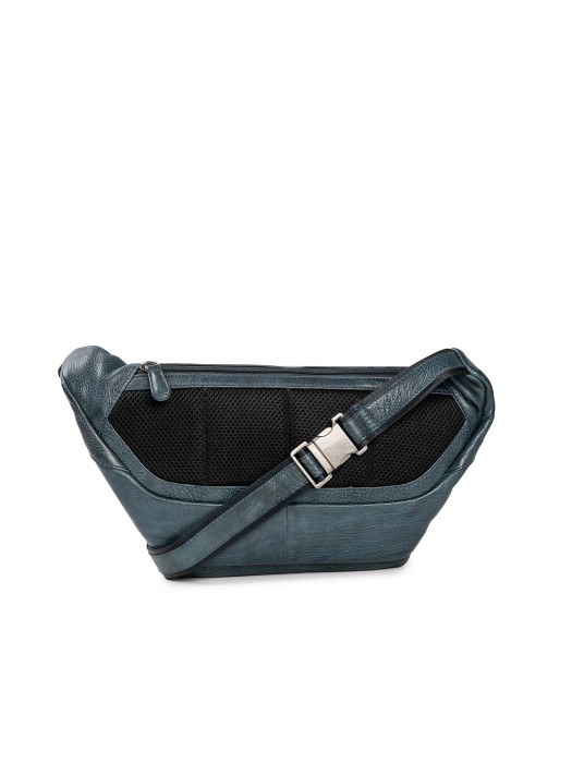 Товар синего цвета с внутренней стороны