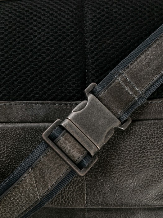 Товар серого цвета с внутренней стороны