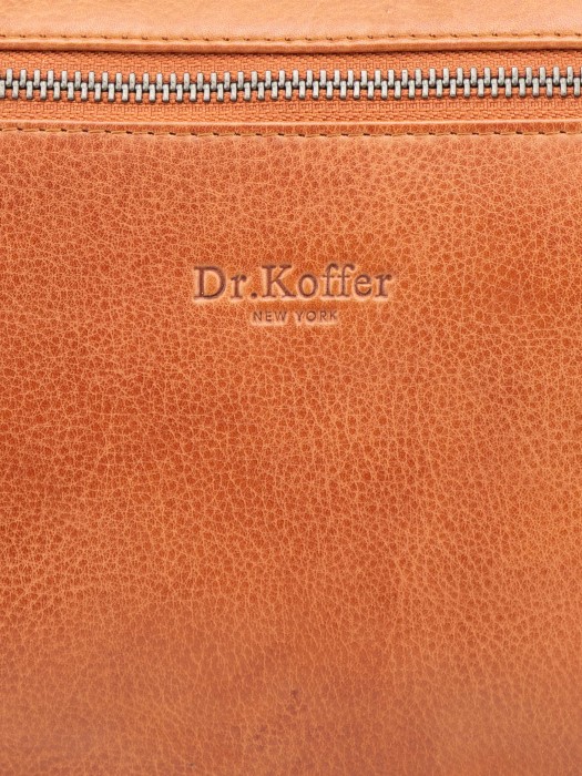 Товар коричневого цвета с внутренней стороны