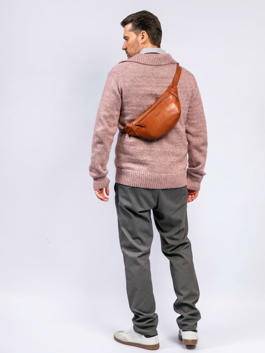 m402937-244-05 сумка поясная делового стиля с лицевой стороны