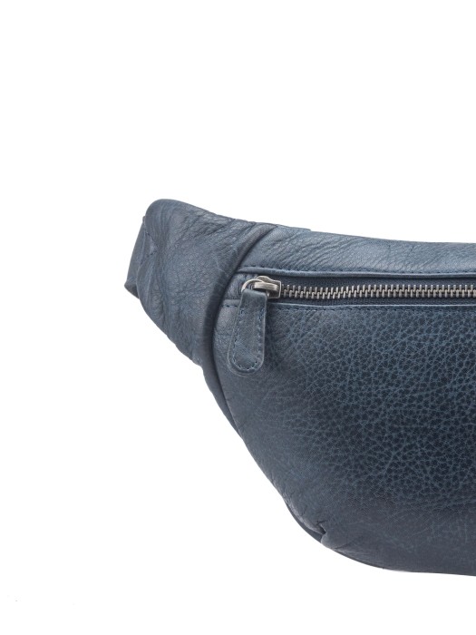 Товар синего цвета с внутренней стороны