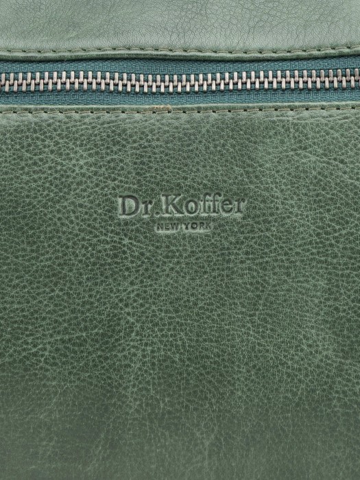 Товар зеленого цвета с внутренней стороны