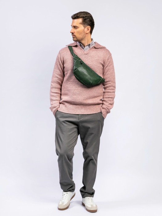 m402937-244-65 сумка поясная из кожи спереди