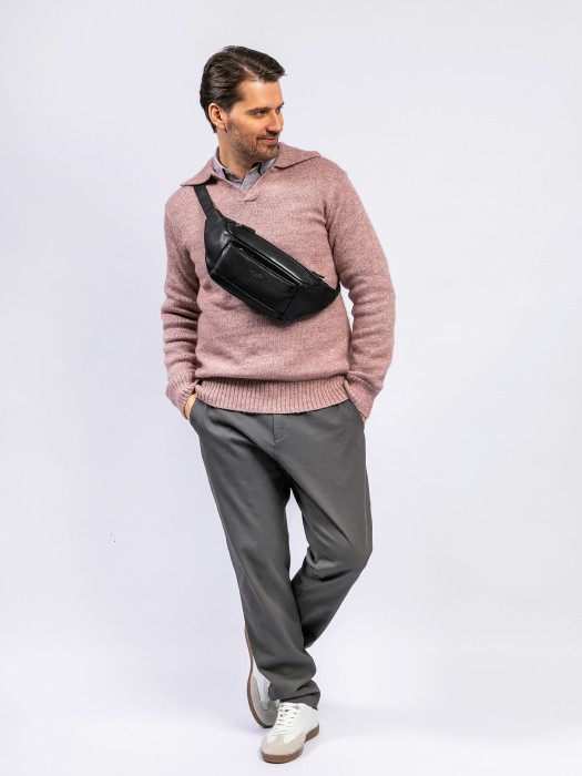 Товар черного цвета с внутренней стороны