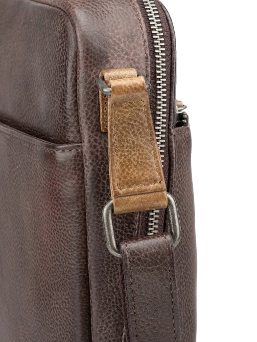 Товар коричневого цвета с внутренней стороны