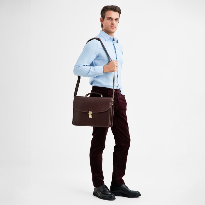 p402104-245-09 портфель от бренда dr.koffer вид слева