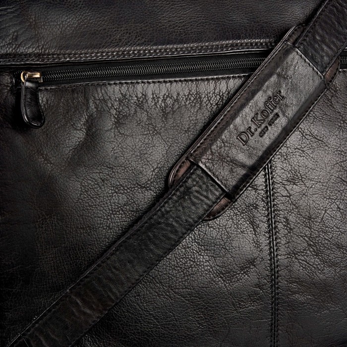 Товар черного цвета с внутренней стороны