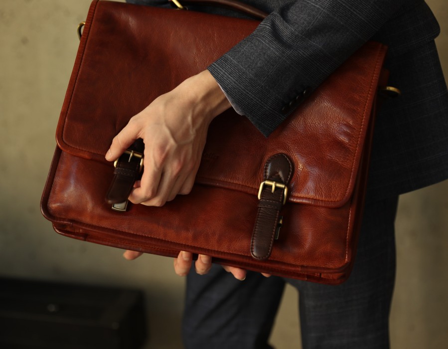 Товар коричневого цвета с внутренней стороны