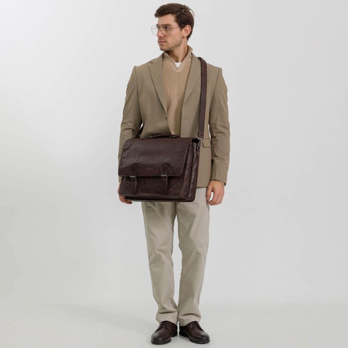 Товар коричневого цвета с внутренней стороны