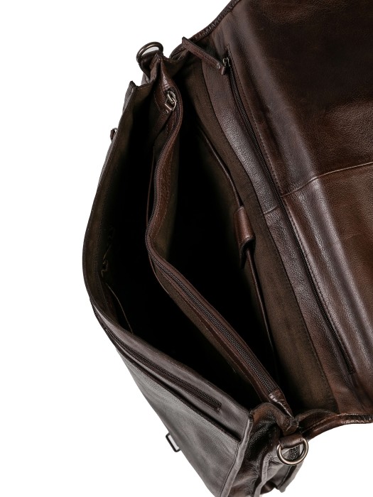 Товар коричневого цвета с внутренней стороны