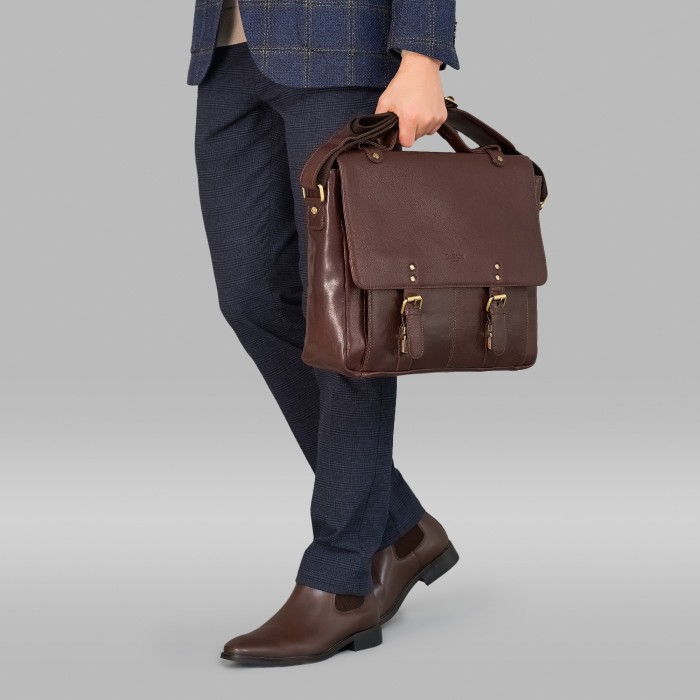 Товар коричневого цвета с внутренней стороны