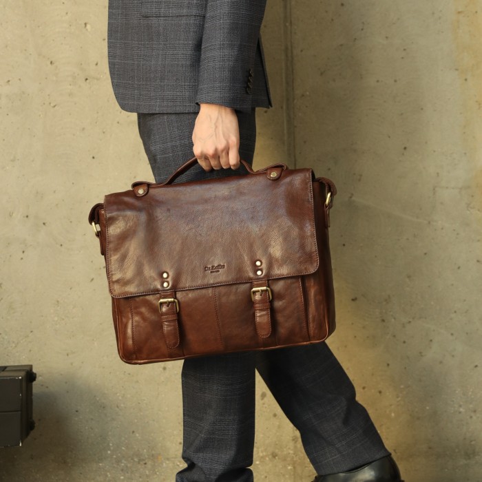 Товар коричневого цвета с внутренней стороны