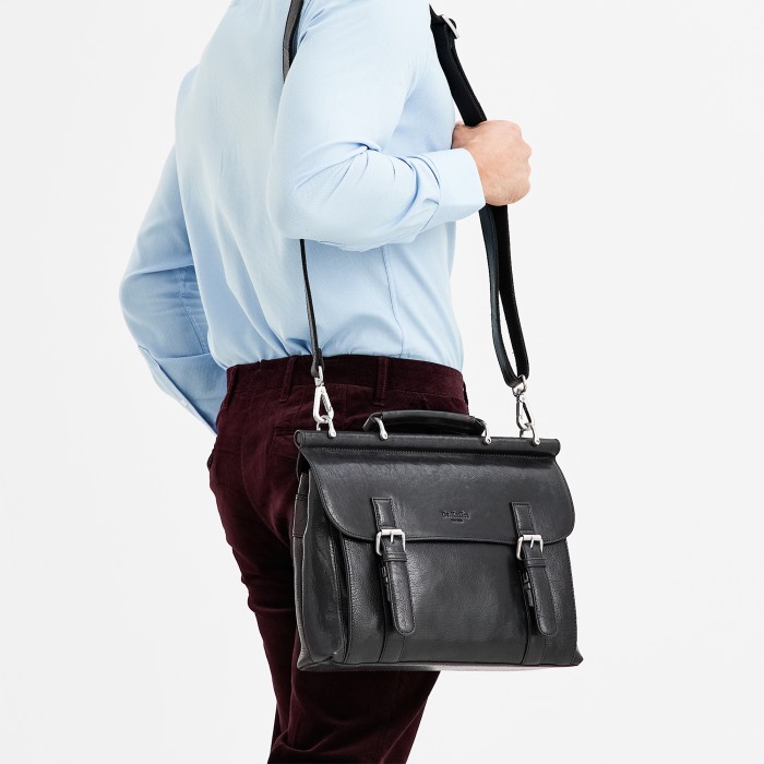 Товар черного цвета с внутренней стороны