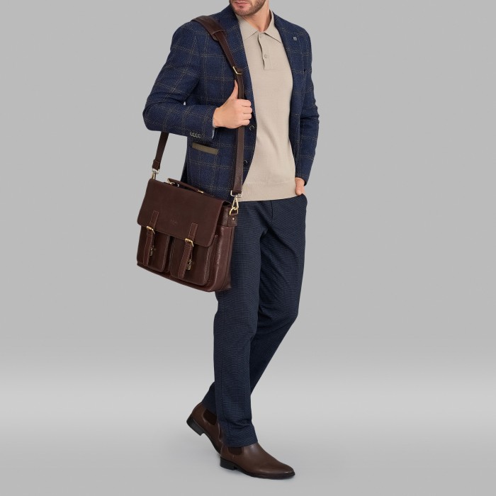 p402242-245-09 портфель от бренда dr.koffer вид слева