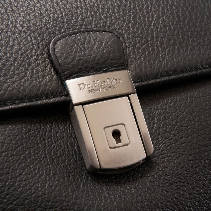 Товар черного цвета с внутренней стороны