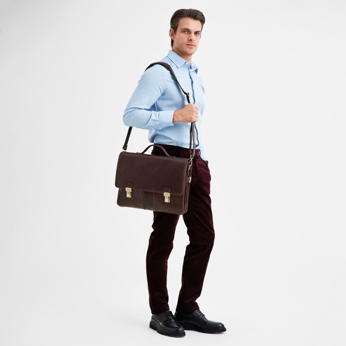 p402330-245-09 портфель от бренда dr.koffer вид слева